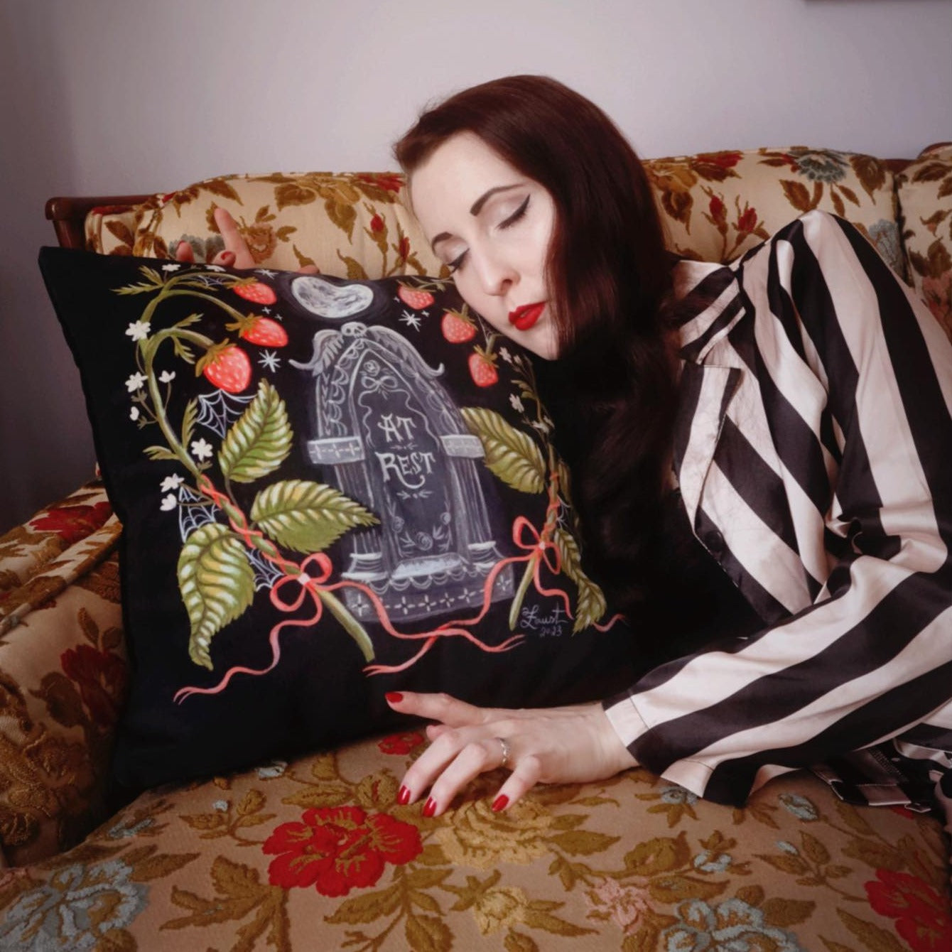Strawberry Burial - Luxe Velveteen Pillowcase